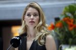 Amsterdam 8 maart 2017
Voque 5 jaar. Op de cover staan Doutzen Kroes en Lara Stone. Mario Testino is de fotograaf . Hoofdredaktrice Karin Swerink is ook aanwezig in het conservatorium hotel.