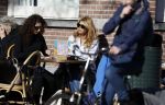 Amsterdam 25 maart 2017 
Estelle Cruijff met een vriendin op terras