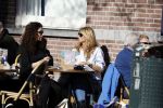 Amsterdam 25 maart 2017 
Estelle Cruijff met een vriendin op terras
