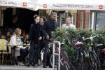 Amsterdam 13 maart 2017  
Frank Rijkaard met zijn vrouw Stephanie en een vriendin op straat in amsterdam zuid