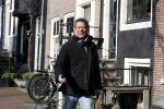 Amsterdam 24 maart 2017 
Frank sanders geniet van het zonnetje op straat