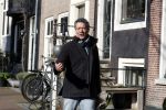 Amsterdam 24 maart 2017 
Frank sanders geniet van het zonnetje op straat