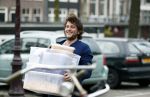 Amsterdam 19 maart 2017 
Freek v Noortwijk heeft een nieuw broodje kebap ontwikkeld . Zijn verloofde/vriendin Katja Schuurman kwam gezellig langs op de fiets.