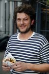 Amsterdam 19 maart 2017 
Freek v Noortwijk heeft een nieuw broodje kebap ontwikkeld . Zijn verloofde/vriendin Katja Schuurman kwam gezellig langs op de fiets.