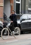 Amsterdam 10 maart 2017
Geza Weisz op zijn slippers op de fiets