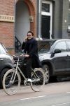 Amsterdam 10 maart 2017
Geza Weisz op zijn slippers op de fiets