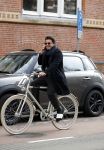 Amsterdam 10 maart 2017
Geza Weisz op zijn slippers op de fiets