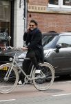 Amsterdam 10 maart 2017
Geza Weisz op zijn slippers op de fiets