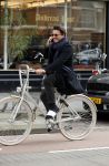 Amsterdam 10 maart 2017
Geza Weisz op zijn slippers op de fiets