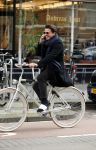 Amsterdam 10 maart 2017
Geza Weisz op zijn slippers op de fiets