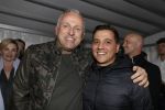 Rotterdam 22 maart 2017
Presentatie gay issue in Rotterdam. Gordon rijkt het eerste exemplaar uit. Gordon met beste vriend Patrick