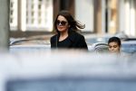 Amsterdam 31 maart 2017 
De vrouw van Humberto tan Ineke Geenen en hun zoon op straat in Amsterdam