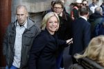 Amsterdam 27 maart 2017
janine Hennis-Plasschaert tussen het gewone publiek bij het paleis op de dam