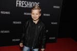 Amsterdam 26 maart 2017
Modeshow freshkids in the harbour club . kinderen en vrouwen van diverse voetballers liepen mee. Jerome Talsma gtst met moeder