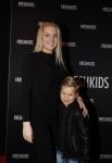 Amsterdam 26 maart 2017
Modeshow freshkids in the harbour club . kinderen en vrouwen van diverse voetballers liepen mee. Jerome Talsma gtst met moeder