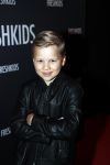 Amsterdam 26 maart 2017
Modeshow freshkids in the harbour club . kinderen en vrouwen van diverse voetballers liepen mee. Jerome Talsma gtst met moeder