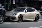 Amsterdam 30 maart 2017
Waylon haalt Joelle Witschge thuis op in zijn porsche panamera.