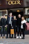 Amsterdam 28 maart 2017
Johnny heitinga met fans voor de deur bij Oger op de pc hooftstraat