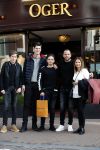 Amsterdam 28 maart 2017
Johnny heitinga met fans voor de deur bij Oger op de pc hooftstraat