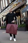 Amsterdam 28 maart 2017
Johnny heitinga met fans voor de deur bij Oger op de pc hooftstraat