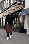 Amsterdam 28 maart 2017
Johnny heitinga met fans voor de deur bij Oger op de pc hooftstraat