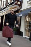 Amsterdam 28 maart 2017
Johnny heitinga met fans voor de deur bij Oger op de pc hooftstraat