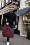 Amsterdam 28 maart 2017
Johnny heitinga met fans voor de deur bij Oger op de pc hooftstraat