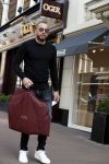 Amsterdam 28 maart 2017
Johnny heitinga met fans voor de deur bij Oger op de pc hooftstraat