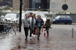 Amsterdam 18 maart 2017 
Johnny de Mol met zijn vriendin Anouk v Schie op weg naar premiere Smurfen in  Pathe Arena