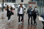 Amsterdam 18 maart 2017 
Johnny de Mol met zijn vriendin Anouk v Schie op weg naar premiere Smurfen in  Pathe Arena