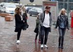 Amsterdam 18 maart 2017 
Johnny de Mol met zijn vriendin Anouk v Schie op weg naar premiere Smurfen in  Pathe Arena