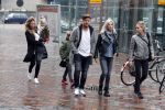 Amsterdam 18 maart 2017 
Johnny de Mol met zijn vriendin Anouk v Schie op weg naar premiere Smurfen in  Pathe Arena