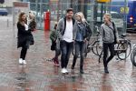 Amsterdam 18 maart 2017 
Johnny de Mol met zijn vriendin Anouk v Schie op weg naar premiere Smurfen in  Pathe Arena
