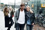 Amsterdam 18 maart 2017 
Johnny de Mol met zijn vriendin Anouk v Schie op weg naar premiere Smurfen in  Pathe Arena