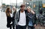 Amsterdam 18 maart 2017 
Johnny de Mol met zijn vriendin Anouk v Schie op weg naar premiere Smurfen in  Pathe Arena