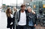 Amsterdam 18 maart 2017 
Johnny de Mol met zijn vriendin Anouk v Schie op weg naar premiere Smurfen in  Pathe Arena