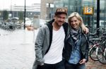 Amsterdam 18 maart 2017 
Johnny de Mol met zijn vriendin Anouk v Schie op weg naar premiere Smurfen in  Pathe Arena