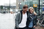 Amsterdam 18 maart 2017 
Johnny de Mol met zijn vriendin Anouk v Schie op weg naar premiere Smurfen in  Pathe Arena