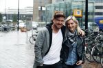 Amsterdam 18 maart 2017 
Johnny de Mol met zijn vriendin Anouk v Schie op weg naar premiere Smurfen in  Pathe Arena