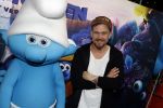 Amsterdam 18 maart 2017 
premiere Smurfen in  Pathe Arena. Johnny de Mol Pip Pellens en Kees Tol