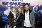 Amsterdam 18 maart 2017 
premiere Smurfen in  Pathe Arena. Johnny de Mol met zijn vriendin Anojuk v Schie en haar dochter