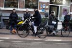 Amsterdam 9 maart 2017 
actrice Jolanda v d Berg bellend op de fiets