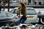 Amsterdam 19 maart 2017 
Freek v Noortwijk heeft een nieuw broodje kebap ontwikkeld . Zijn verloofde/vriendin Katja Schuurman kwam gezellig langs op de fiets.