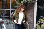 Amsterdam 19 maart 2017 
Freek v Noortwijk heeft een nieuw broodje kebap ontwikkeld . Zijn verloofde/vriendin Katja Schuurman kwam gezellig langs op de fiets.