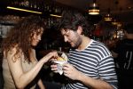 Amsterdam 19 maart 2017 
Freek v Noortwijk heeft een nieuw broodje kebap ontwikkeld . Zijn verloofde/vriendin Katja Schuurman kwam gezellig langs op de fiets.