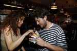 Amsterdam 19 maart 2017 
Freek v Noortwijk heeft een nieuw broodje kebap ontwikkeld . Zijn verloofde/vriendin Katja Schuurman kwam gezellig langs op de fiets.