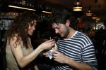 Amsterdam 19 maart 2017 
Freek v Noortwijk heeft een nieuw broodje kebap ontwikkeld . Zijn verloofde/vriendin Katja Schuurman kwam gezellig langs op de fiets.