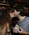 Amsterdam 19 maart 2017 
Freek v Noortwijk heeft een nieuw broodje kebap ontwikkeld . Zijn verloofde/vriendin Katja Schuurman kwam gezellig langs op de fiets.