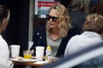 Amsterdam 4 april 2017  
Kimberley Klaver met een vriendin op terras