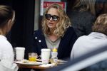 Amsterdam 4 april 2017  
Kimberley Klaver met een vriendin op terras